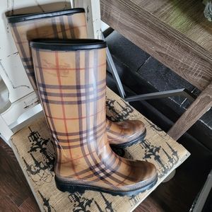 Authentic Burberry rainboots size 40